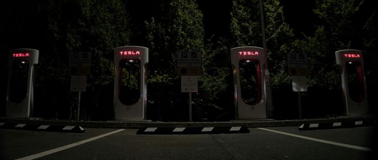 Wallbox und Steuern: Was Sie wissen sollten Wallbox Ladeverluste im Vergleich: Effizientes Laden von E-Autos erläutert