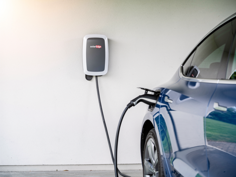 SolarEdge EV Charger 22 kW Erfahrungen im Alltagstest und Praxiseinsatz SolarEdge EV Charger 22 kW Wallbox im Alltagstest an einer PV-gestützten Ladestation