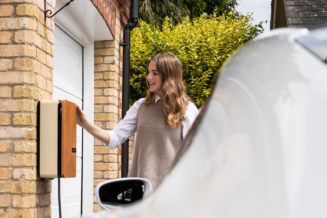 Moderne 11kW Wallbox Ladegerät Vergleich für schnelles und sicheres E-Auto-Laden 2024