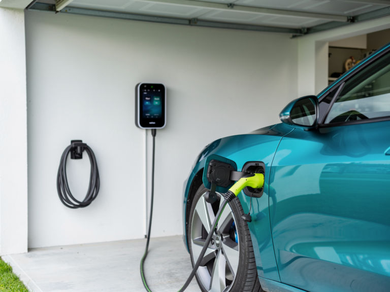 Wallbox Commander 2 11 kW Ladestation mit Touchdisplay und smarten Steuerfunktionen