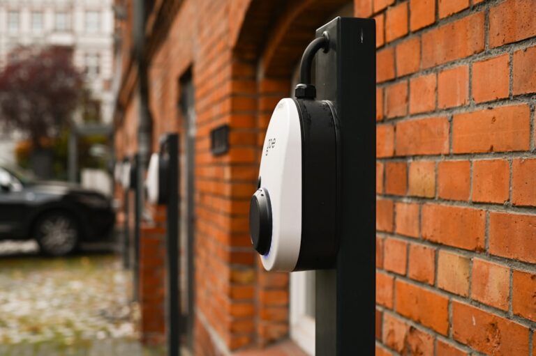 Privat installierte Wallbox mit Kostenübersicht und Planung für 2026