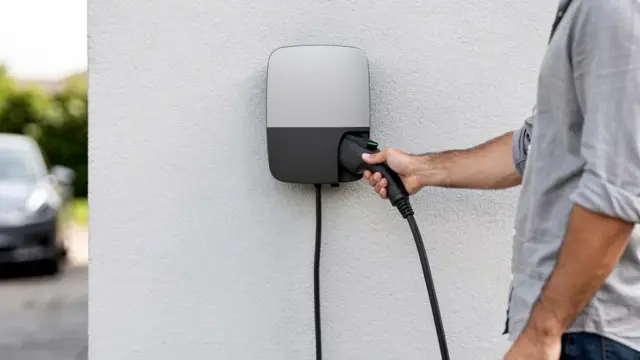 Optimale Montagehöhe von Wallboxen für Ergonomie und Sicherheit beim Laden
